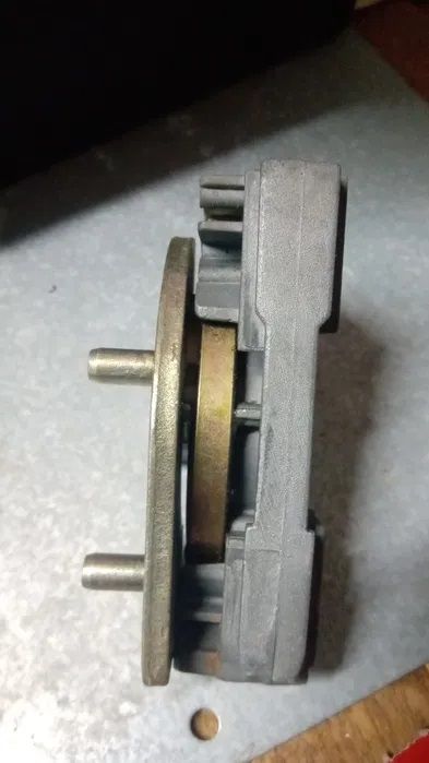 ROTO Attic Window – Right Hinge64297819523586123