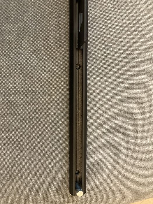 Wysuwany wieszak do garderoby lub szafy czarny z alu.