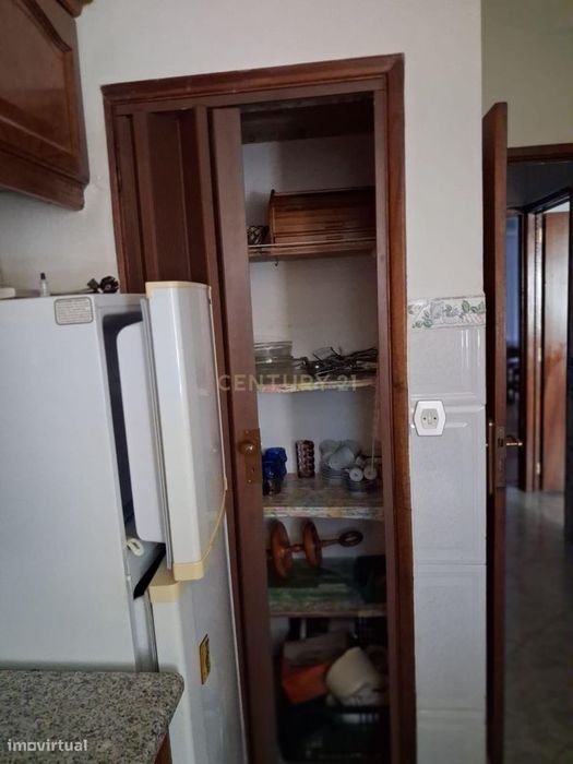 Apartamento para “ARRENDAMENTO”, de tipologia T3, com 1 WC, varanda co