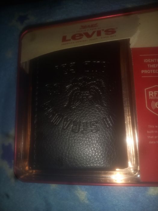 Мужской кочелотLevi^s 800гнр кожанный!