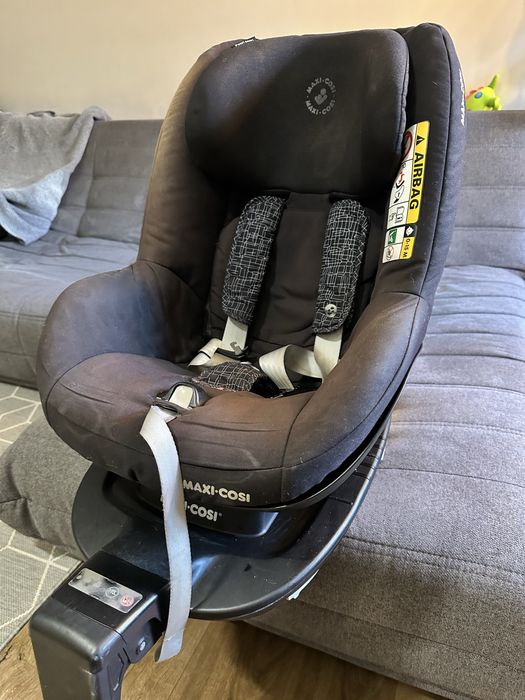 Авто крісло та база з ізі фікс Maxi-Cosi
