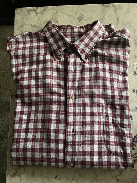 Camisa manga cumprida aos quadrados vermelhos