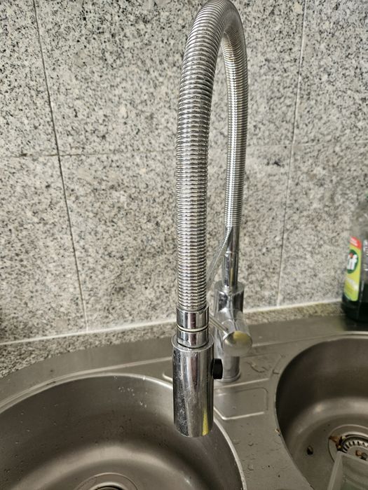 Torneira de bancada com chuveiro extraível cinza cromado
