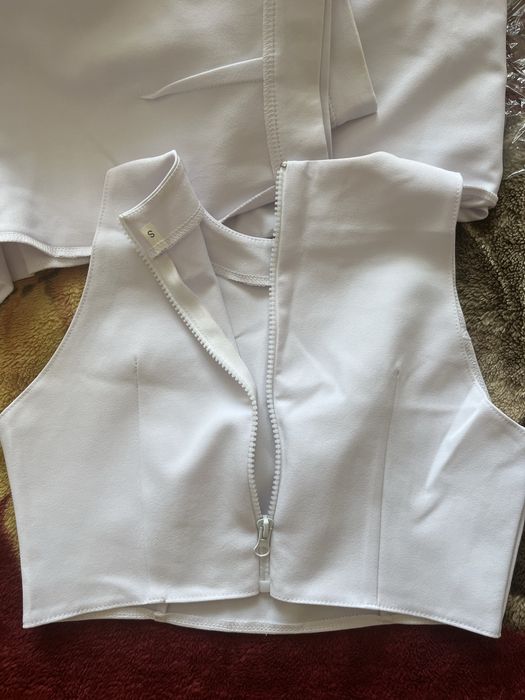 Костюм (топ, пітжак, спідниця) білий