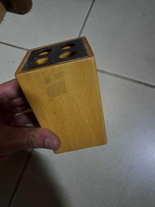 Copo para escovas de dentes em bom estado