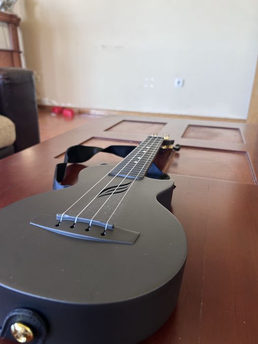 Ukulele Enya com acessórios