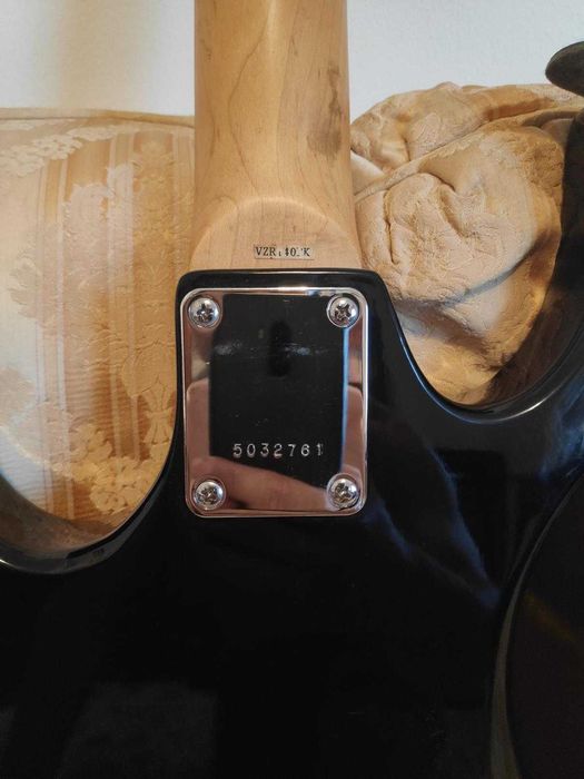 Guitarra Eléctrica Ibanez Silver Cadet VZR-140BK