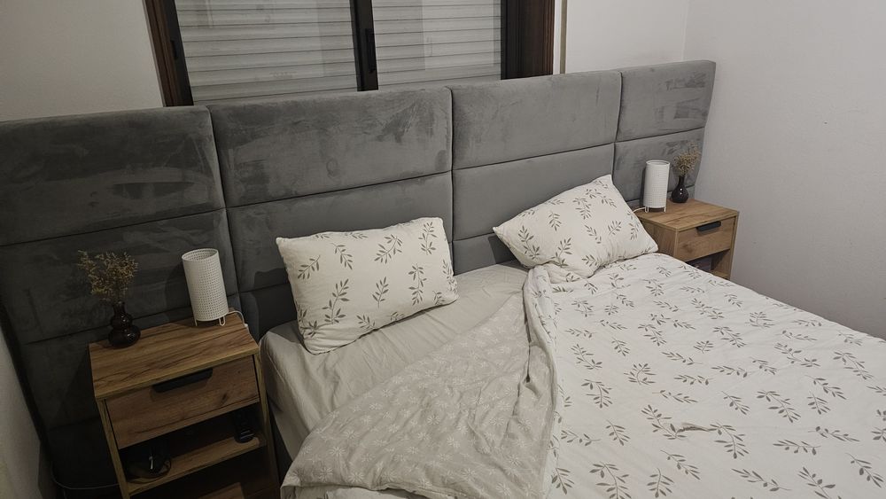 Cama estufada + colchão cinza 160×200