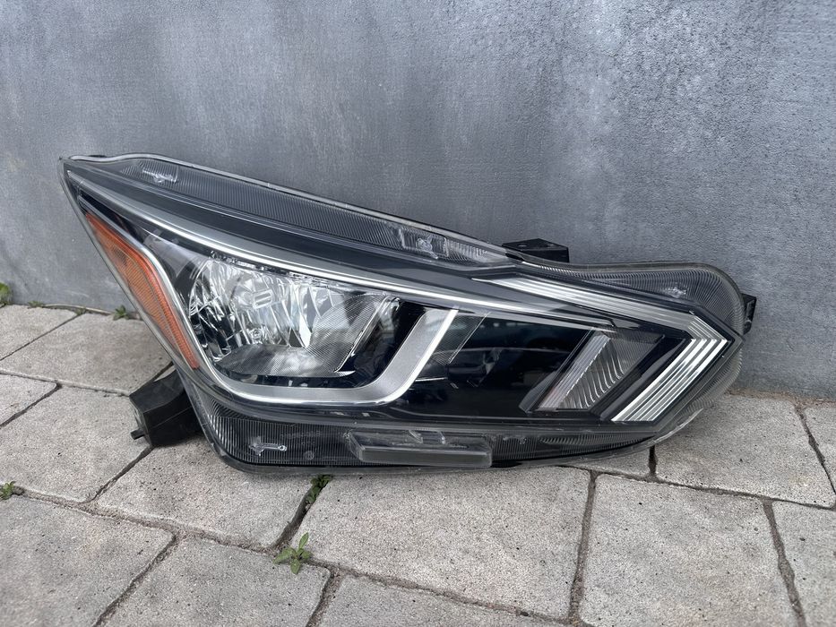 Nissan Versa Note фара оригінал Ніссан