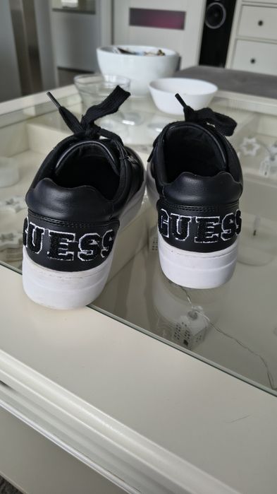 Sneakersy damskie czarne Guess 36
