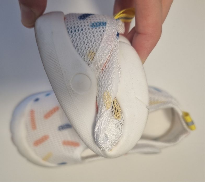 Sandálias respeitadoras