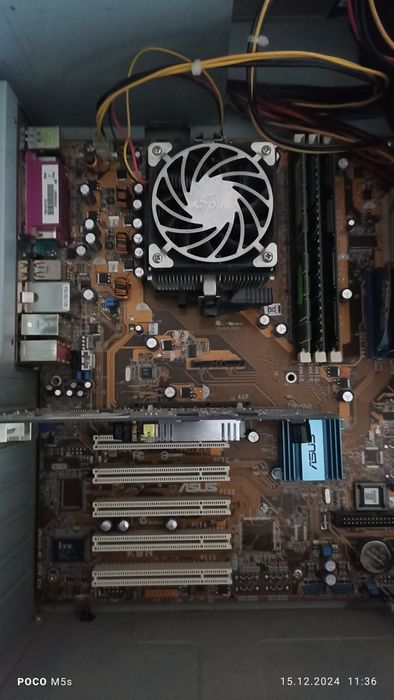 Системні блоки, монітор та інше.