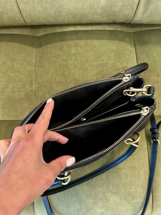 Оригинальная женская кожаная сумка Coach черного цвета среднего размер