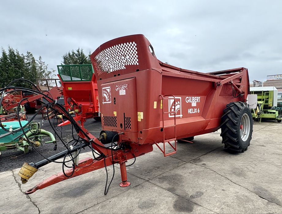 reboque espalhador de estrume