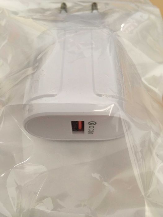 Carregador universal rápido 3.0 para telemóveis e tablet 18W