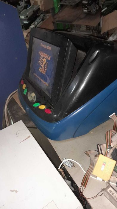 Máquina de jogos com tela sensível ao toque , como nova