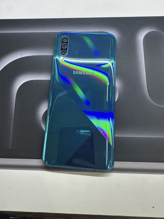 Б/У Samsung A30s 2/32gb в хорошому стані