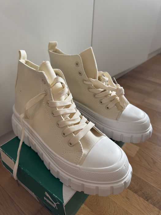 Бежеві кеди на високій підошві