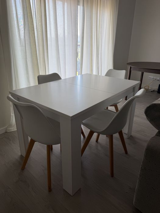 Mesa de sala branca