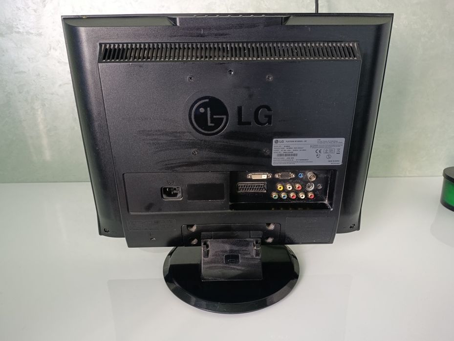 ЛЕД LED монітор телевізор LG 19