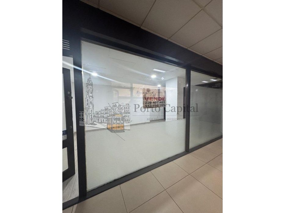 Loja Povoa Do Varzim - Oportunidade Em Galeria Movimentada