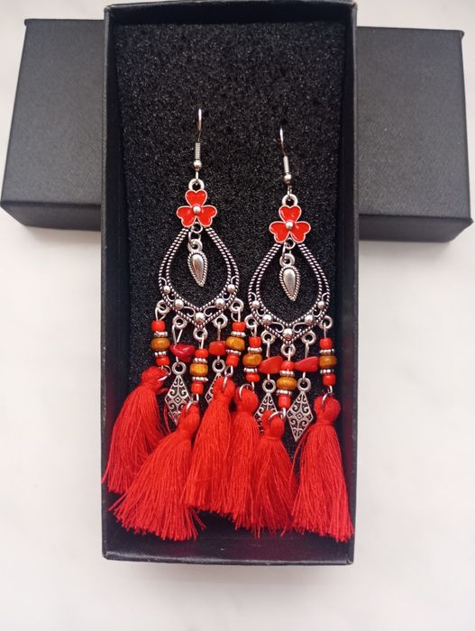 Kolczyki z czerwonymi frędzlami posrebrzane