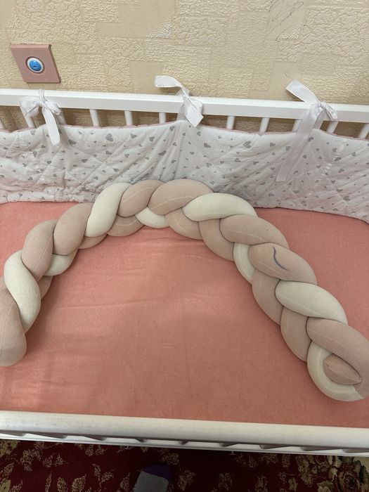 Дитяче ліжко.