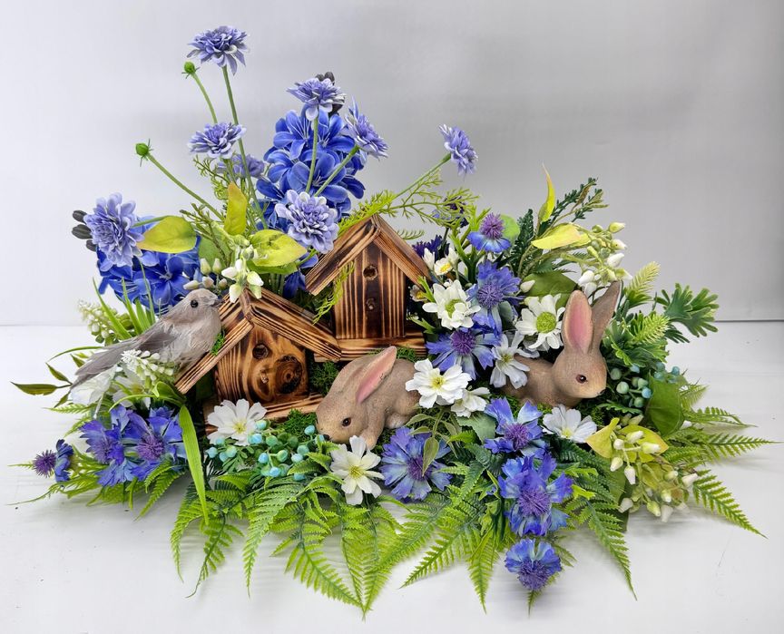 Stroik wielkanocny wiosenny z zajączkami i domkami