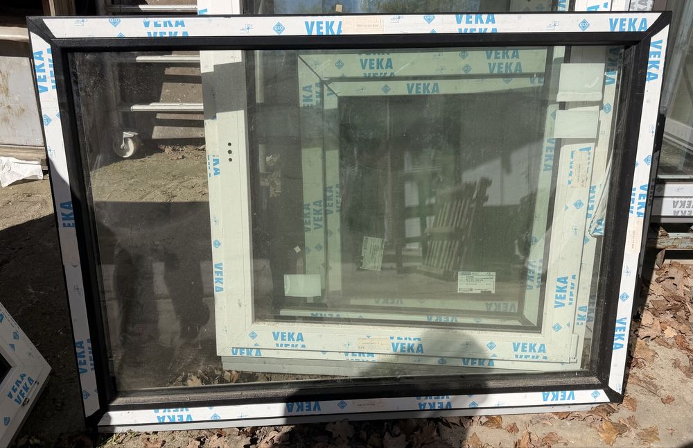 Okno Veka Czarny profil 3 szybowe stały element fix  150x105