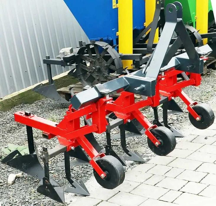 Культиватор міжрядної обробки 3-х рядний