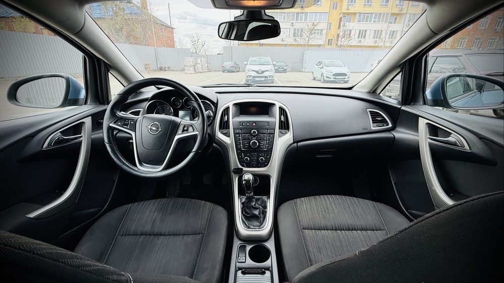 Продам Opel Astra j 2010