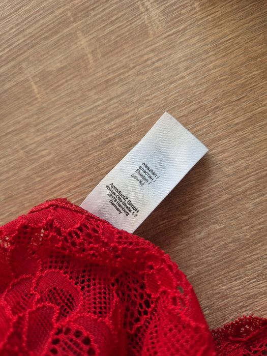 Czerwone body koronkowe