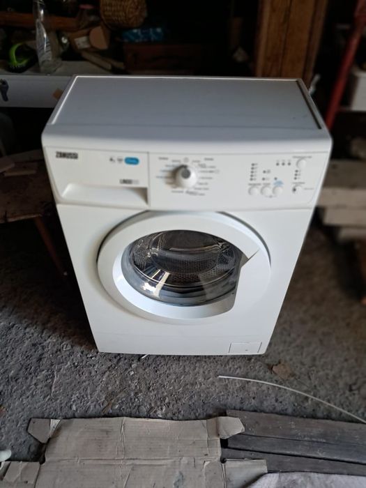 Пральна машинка Zanussi
