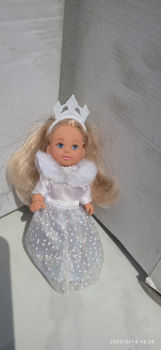 Mała lalka barbie
