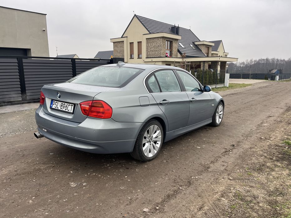 BMW e90 325i automat, skory, navi, pdc 218km