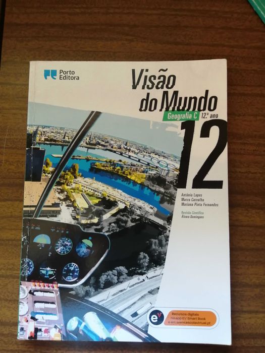 Manuais e cadernos escolares de 12.° (matemática A e Geográfica C)