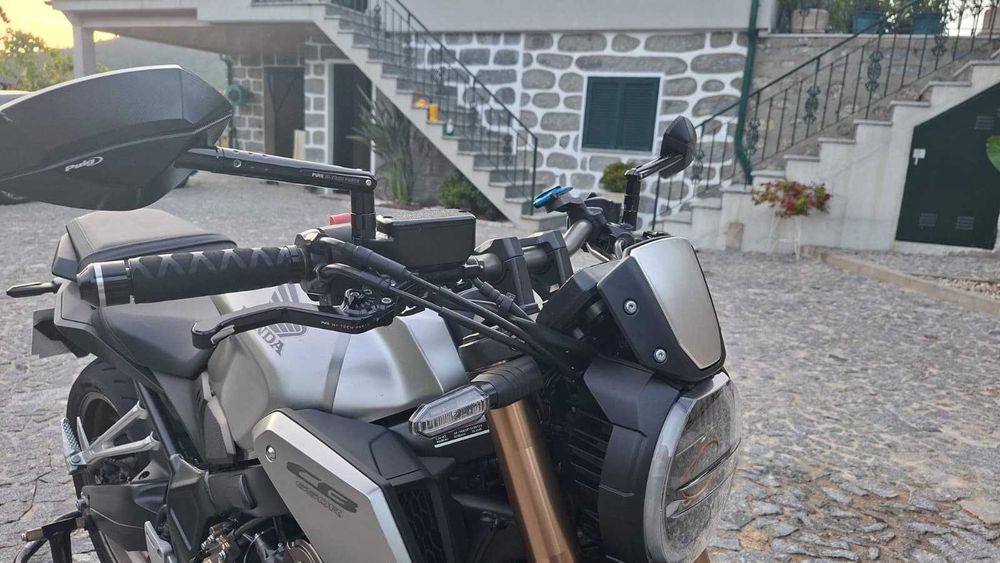Honda CB650R | 2020 | 12.000 km | Vários Extras
