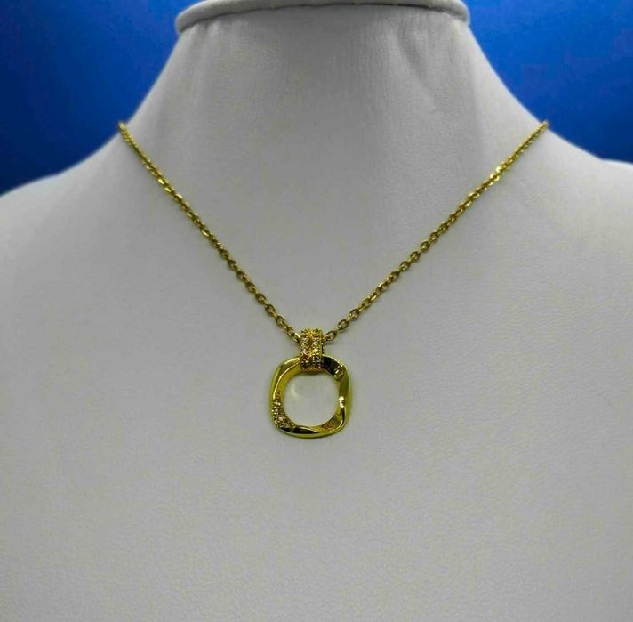 Colar Aço Dourado c/ Quadrado Requintado c/ Cristais Incustrados NOVO