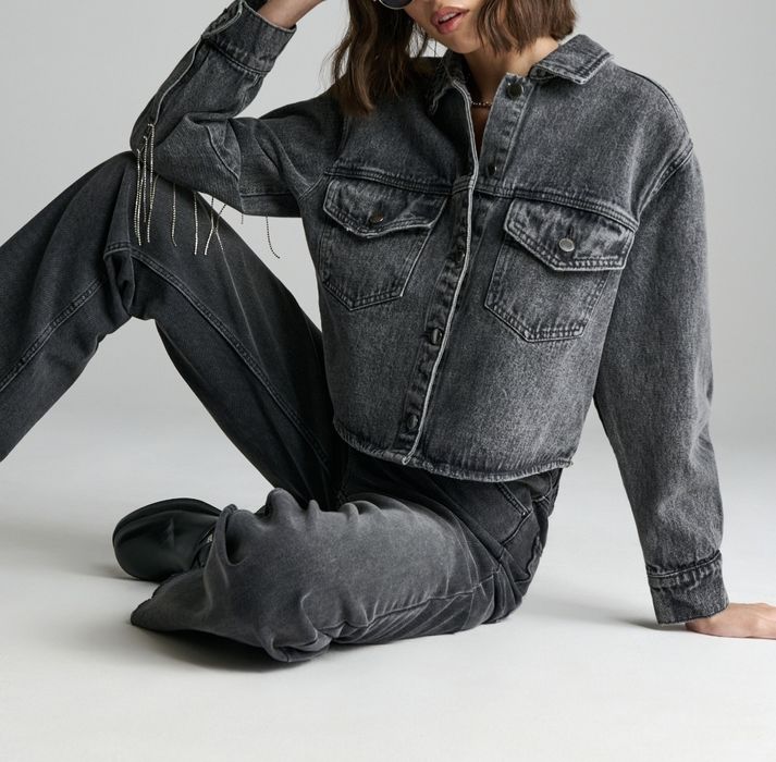 Джинсова куртка зі стразами