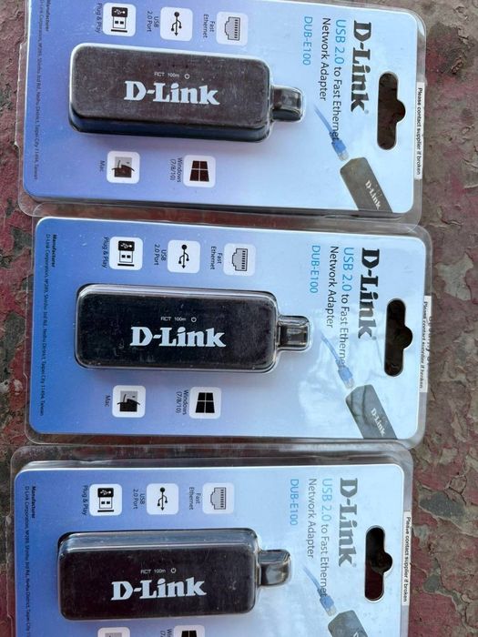 На зображенні представлено мережевий адаптер D-Link DUB-E100