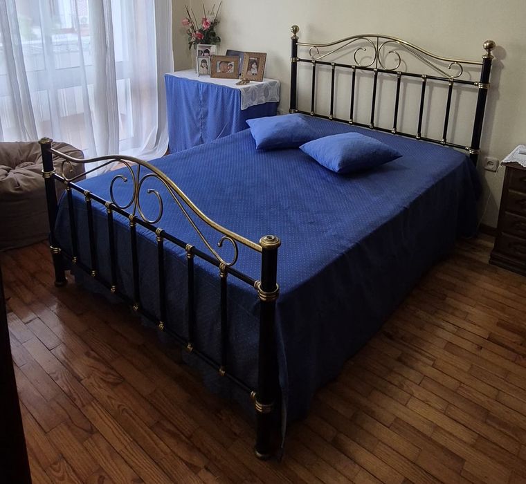 Cama de ferro em muito bom estado