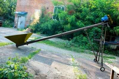 Шнековий навантажувач (погрузчик, конвейєр, протруювач) зерна, соі