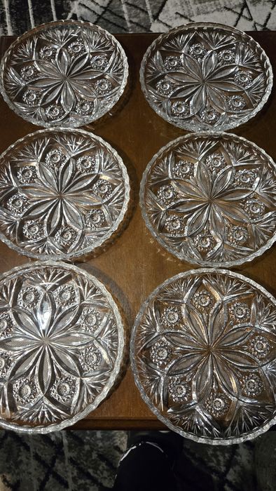 Talerzyki kryształowe.