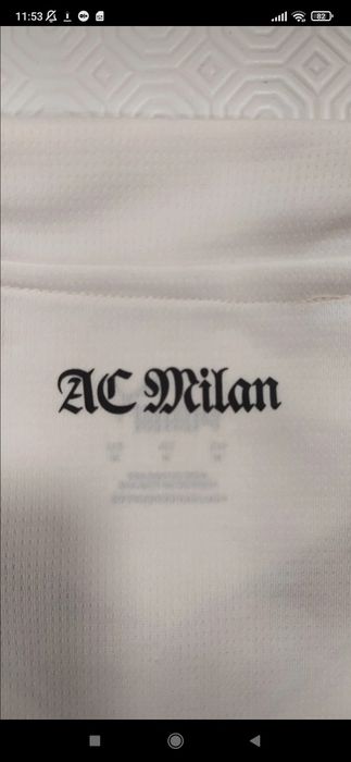 Camisola do AC Milan x Pleasures da Puma