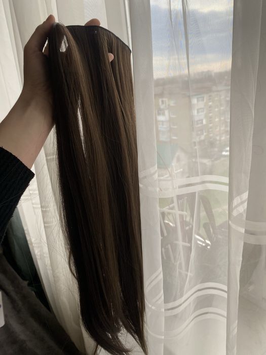 Треси , волосся темно-каштанове