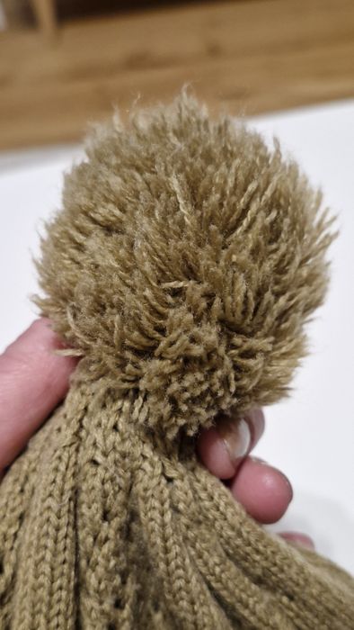 Czapka damska Mohito cienka brązowa beżowa z pomponem