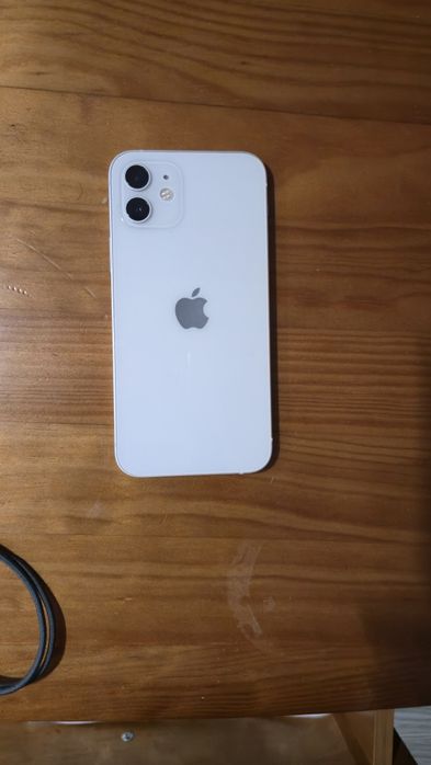 iPhone 12 64g, com capacidade de bateria em 80%.