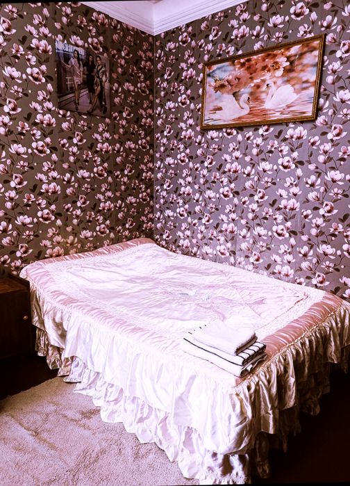 .Центр посуточно  1 ком . квартира 4 спальных мест, отопление газ.