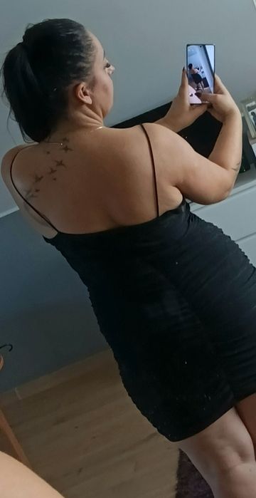 Sukienka na ramiączkach błyszcząca imprezowa