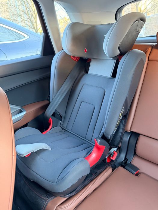Дитяче автокрісло Britax Römer KIDFIX, група 2–3 (15–35 кг)